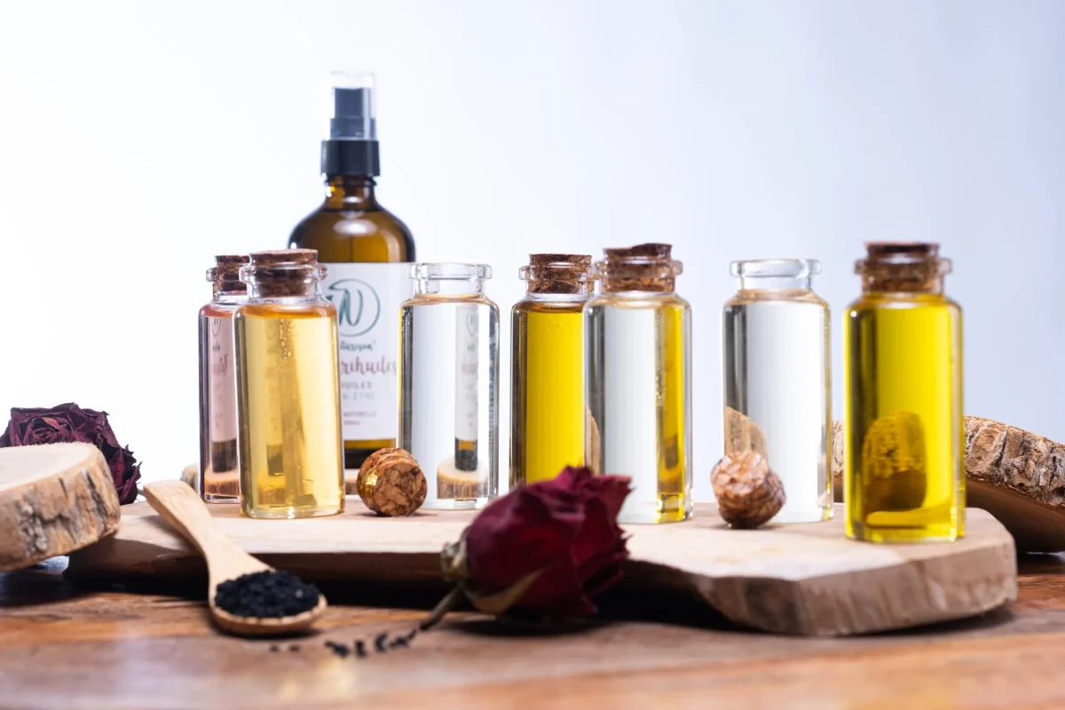 Les 7 huiles végétales de la synergie Naturihuiles : nigelle, olive, costus, sidr, harmal, rue, rose de Damas