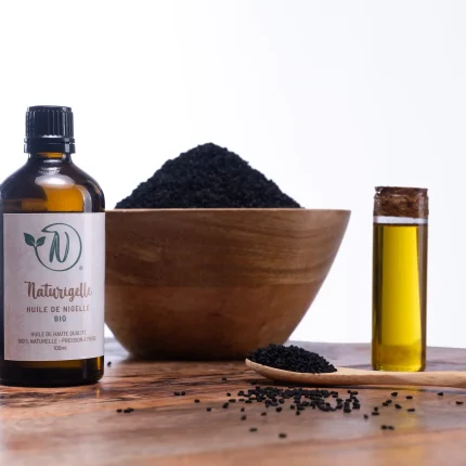 Flacon d'huile de nigelle bio Naturigelle avec graines de nigelle et huile pure, Naturison